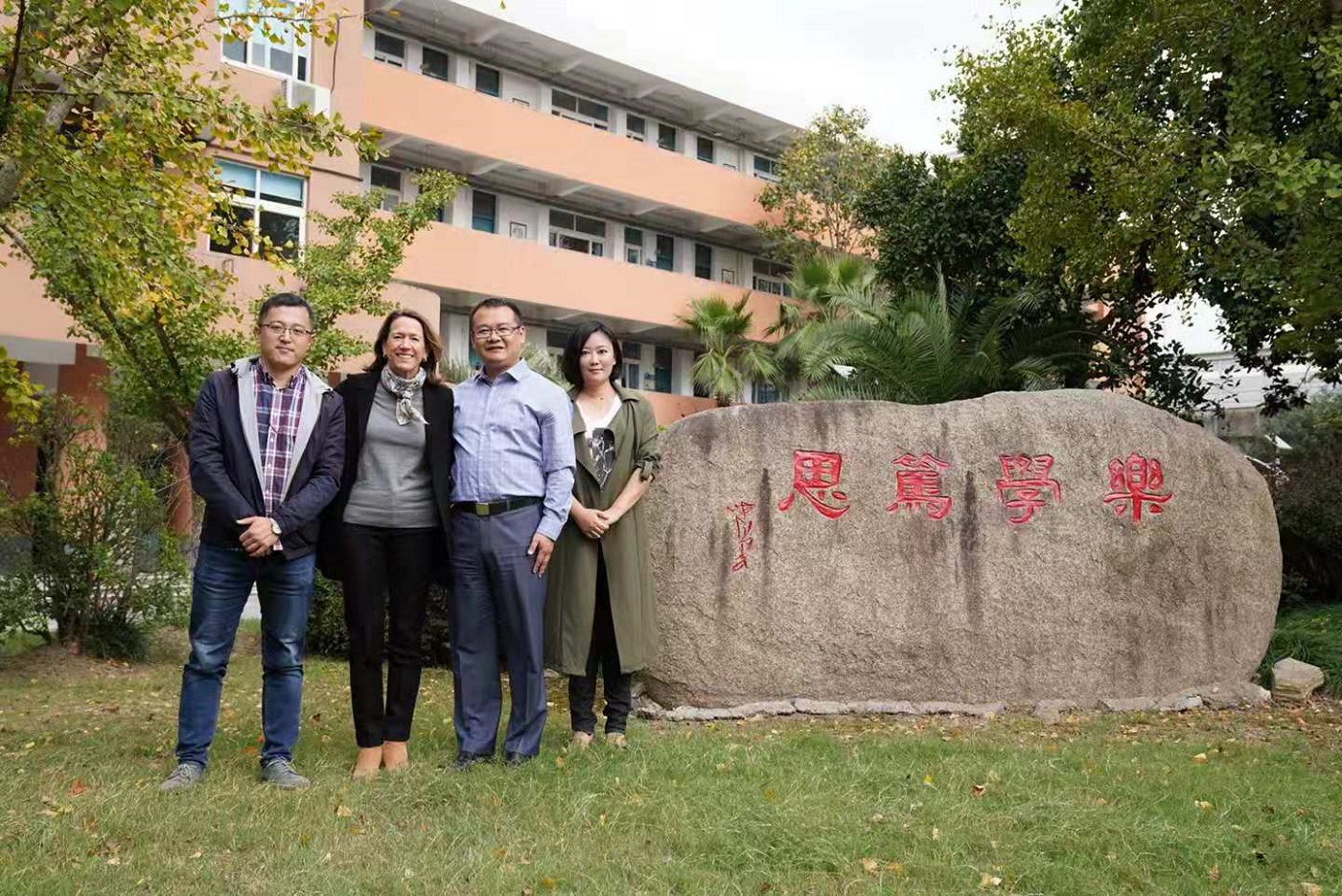 08圣多明尼哥中学国际招生部副主任Colleen Bertiglia前往上海周浦育才学校参观.jpeg